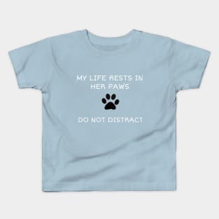 My life is in her paws Kids T-Shirt